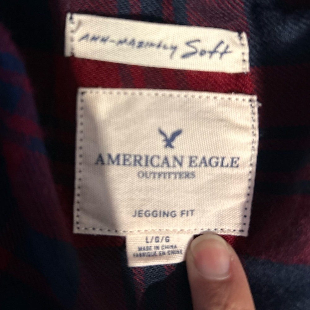 American Eagle Outfitters Large Red & Navy Plaid Button-Up - Picture 5 of 6